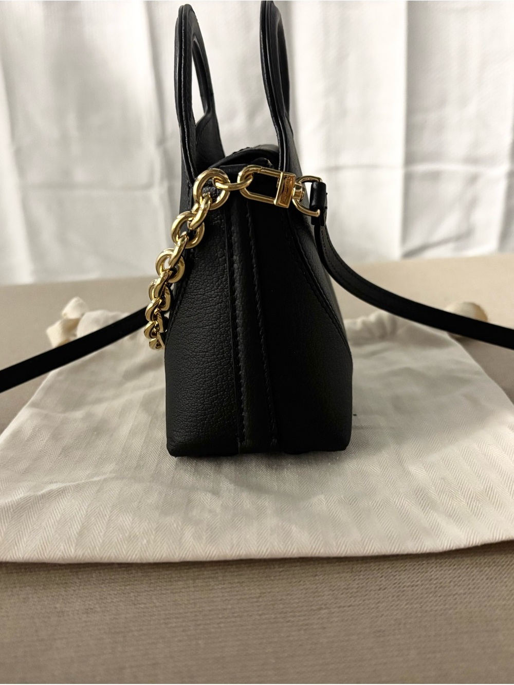 Tiffany & Co. Return to Tiffany Mini Heart Tote Bag | Black Leather | $1,750 - Picture 4 of 15